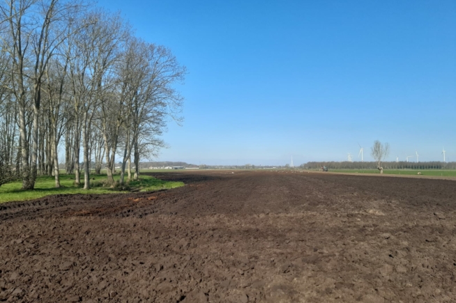 Eeklo – perceel akkerland te koop – ± 2ha, ± 12€/m2 (prijs bespreekbaar) Eeklo – perceel akkerland te koop – ± 2ha, ± 12€/m2 (prijs bespreekbaar)