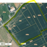 Landbouwgrond te Geraardsbergen, gelegen aan straat